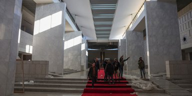 В гостях у диктаторов: почему Асад, Чаушеску и Хусейн строили безвкусные дворцы
