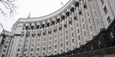 Кабмін просить НБУ дозволити продаж валюти українським компаніям для розрахунків із західними кредиторами