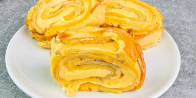Яблочный рулет: рецепт мягкого десерта с вкусной начинкой