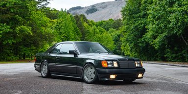 Їх випустили всього три: найдорожчий Mercedes W124 оцінили в $900 000 (фото)