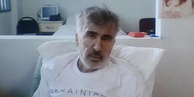Работал курьером и учится в Азии: Михеил Саакашвили рассказал о 19-летнем сыне Николозе
