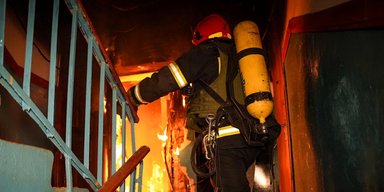Нові деталі удару по Одесі: знищено автомобілі, зруйновано фасад будинку (фото)