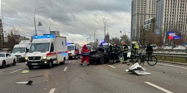 Смертельное ДТП в Киеве: погиб военнослужащий, еще трое тяжело ранены (фото)