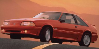 В Україні помітили дуже рідкісний класичний Ford Mustang (фото)