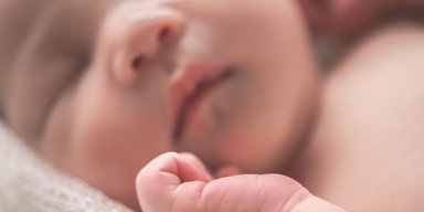 Як зареєструвати новонароджену дитину, якщо батько на війні: пояснення ТЦК