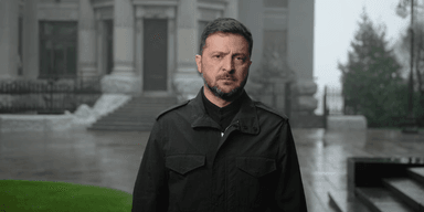 "Припиніть політичні ігрища": Зеленський у своїй промові закликав українців до єдності (відео)
