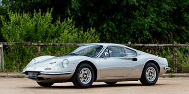 На аукціон виставили рідкісний 51-річний суперкар Ferrari легенди рок-н-ролу (фото)