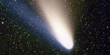 Эта рекордная Большая комета была видна невооруженным глазом в течение 569 дней (фото)