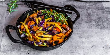 Картошка с овощами в духовке: простой рецепт гарнира