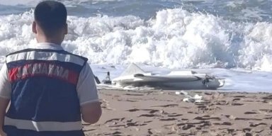 В Турции на оживленном пляже нашли с дрон с боеприпасами (видео)