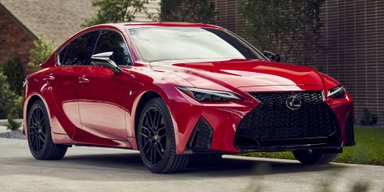 Обновленный дизайн и богатое оснащение: представлен новый Lexus IS 2024 (фото)