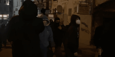 Первая кровь: в Грузии "титушки" избили журналистов и мирных протестующих (видео)