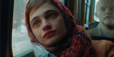 Юношеская драма в атмосфере 90-х: чем берет новый фильм Тони Ноябревой "Ты меня любишь?"