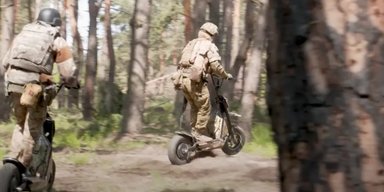 Швидкі та безшумні: бійці ЗСУ переходять на воєнізовані електросамокати Mosphera (відео)