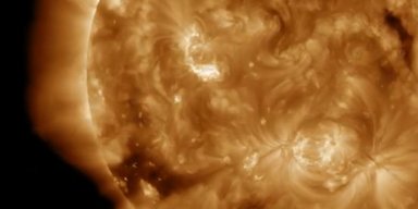 На Солнце появились 3 мощные вспышки за сутки: на линии удара находится Земля (видео)
