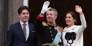 Снежная королева: скрытый смысл платья датской королевы Мэри и ее украшений
