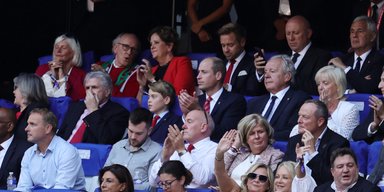 Принц Вільям із сином приїхали в Париж на матч уельських "Драконів" у чвертьфіналі ЧС із регбі