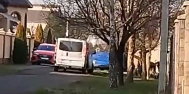 На Закарпатье люди в военной форме "запаковали" мужчину в бус: ТЦК проводит проверку (видео)