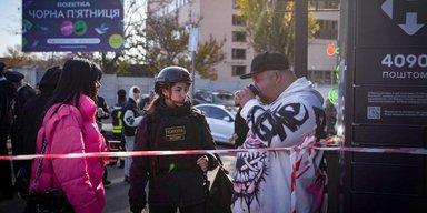 Удар ВС РФ по Черноморску: количество пострадавших возросло, среди них ребенок (фото, видео)