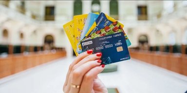 До 100 тысяч в месяц: НБУ предлагает новые правила переводов между картами