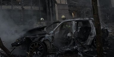 "Спасибо, что живы": в Киеве в результате утренней атаки РФ сгорело авто футболиста сборной Украины