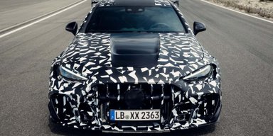 Випустять лише 30 штук: Mercedes- AMG показав нові кадри суперексклюзивного CLE Mythos
