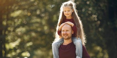 Тата-одинака з чотирма доньками висміюють на вулиці: він назвав неочікувану причину (фото)
