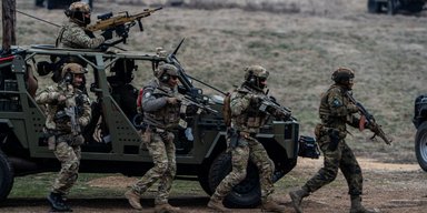 Гарантії миру й іноземні війська: як США та Європа хочуть захистити Україну від Росії