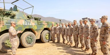 Подсмотрели у соседа: военная техника Китая замечена с антидроновыми "мангалами" (фото)
