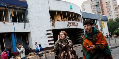 Винесли телефони та планшети: у Києві пограбували магазин, що постраждав від ударів ЗС РФ (відео)