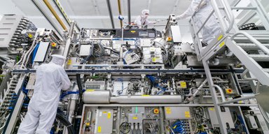 ASML потерпає від санкцій проти Китаю: не може продавати машини для виробництва чипів