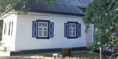 Украинка не может продать хату в селе за $5 тысяч — с огородом и молодым садом (фото)