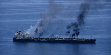 На борту был украинец: Иран атаковал нефтяной танкер возле Омана и торговое судно в Бахрейне (видео)