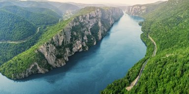 Найінтернаціональніша річка у світі: створила унікальний "тунель", об'єднавши одразу 10 країн