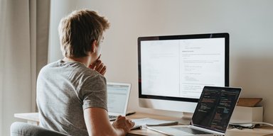 Устроиться не так и легко: кого из украинцев могут не взять на работу во время войны