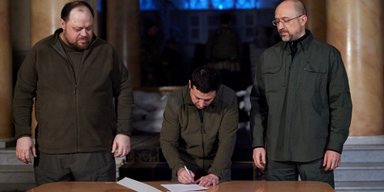 Команда Зеленского создаст новый блок под выборы в Раду: СМИ узнали, кто его возглавит