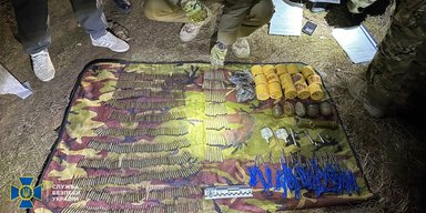 Гранатомети, тротил і набої: СБУ знайшла 3 російських схрони в Україні (фото)