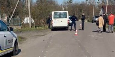На Рівненщині бус збив дружину військового: жінка поскаржилася, що поліція "покриває" винуватця