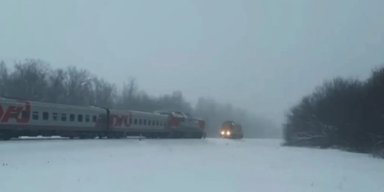 "Лоб в лоб": у РФ пасажирський потяг врізався в маневровий локомотив, є постраждалі (фото)
