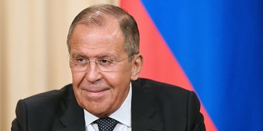 Секретні переговори? Чому Північна Македонія відкрила небо для літака Лаврова