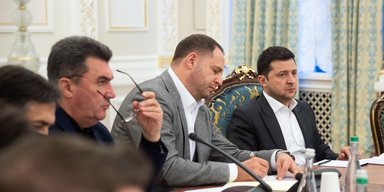 "Ви їх людьми називаєте?": Зеленський про введення санкцій РНБО проти українців (відео)