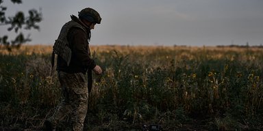 Зеленский подписал закон о службе для мужчин старше 60: что надо знать