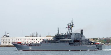 Представники всіх типів: у ВМС розповіли, які кораблі ЧФ РФ вдалося знищити (відео)