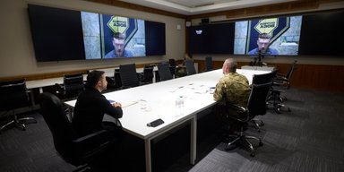 Зеленский не поднимал вопрос о Сырском во время бесед с комкорами — УП