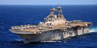 Американский USS Boxer вышел из строя: что произошло с десантным кораблем ВМС США