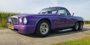 Старый седан Jaguar превратили в необычный шестиколесный пикап (фото)