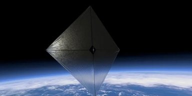 Спосіб переміщення в космосі: сонячне вітрило NASA успішно розправило крила на орбіті (відео)