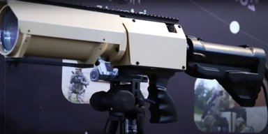 На SOFINS 2025 показали лазерну гвинтівку HELMA-LP зі снайперським прицілом: як вона працює