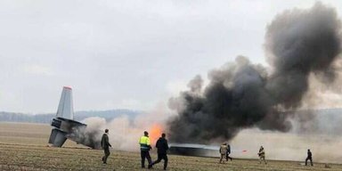 Боятся атаки дронов: россияне строят защитные ангары для авиации на расстоянии 300 км (фото)