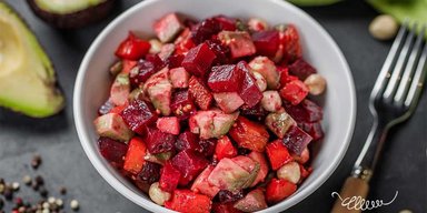 Новое прочтение: рецепт винегрета с авокадо и орехами
